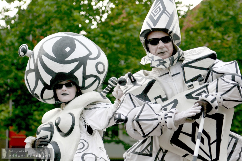 Deventer Op Stelten - 2009-07-03 - Zebra Stelzentheater 01_filtered - by Eddy Dibbink